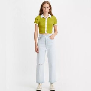 Trendy Green Cropped Top with Light Jeans